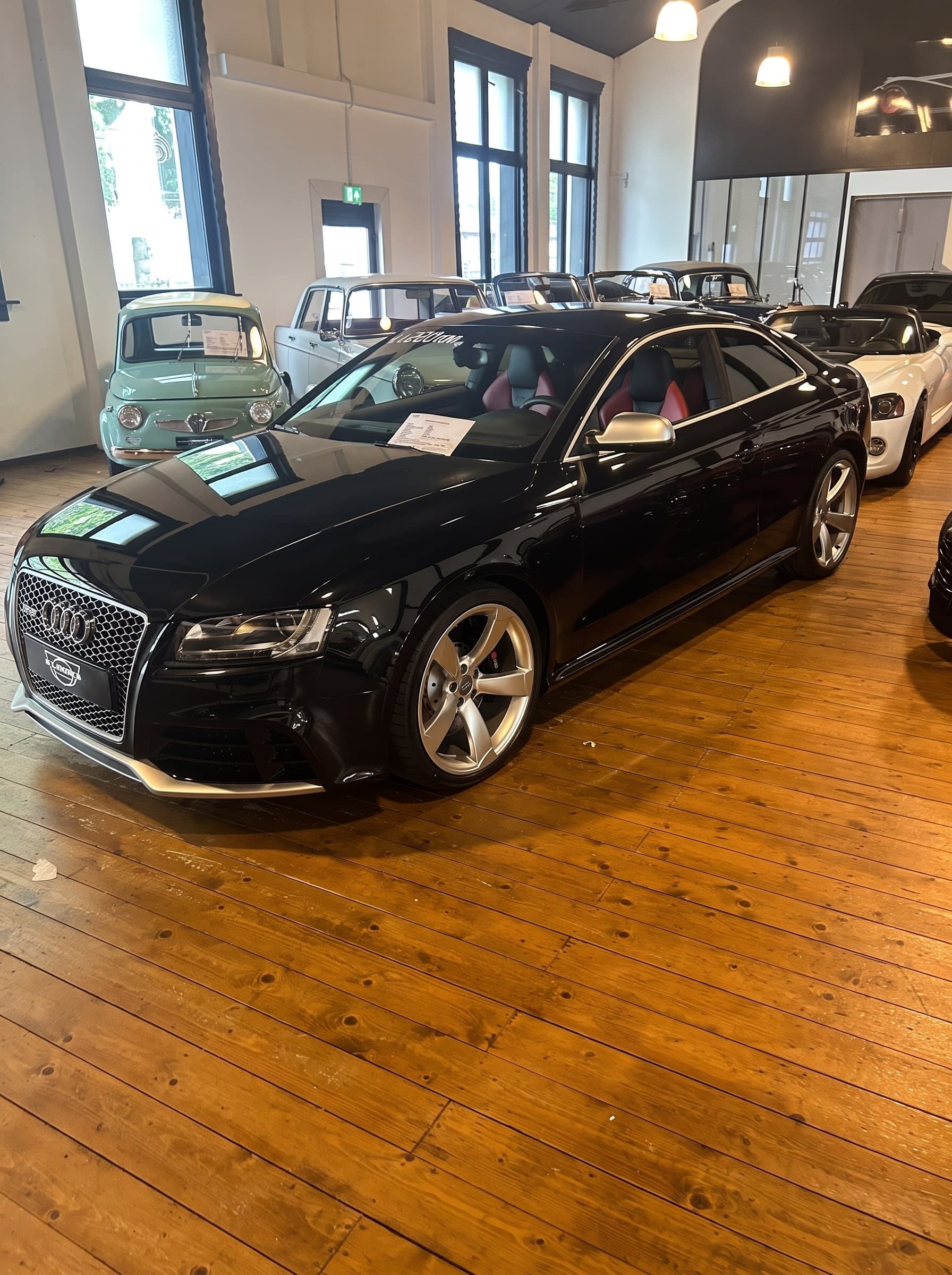 Audi RS5 bij de dealer