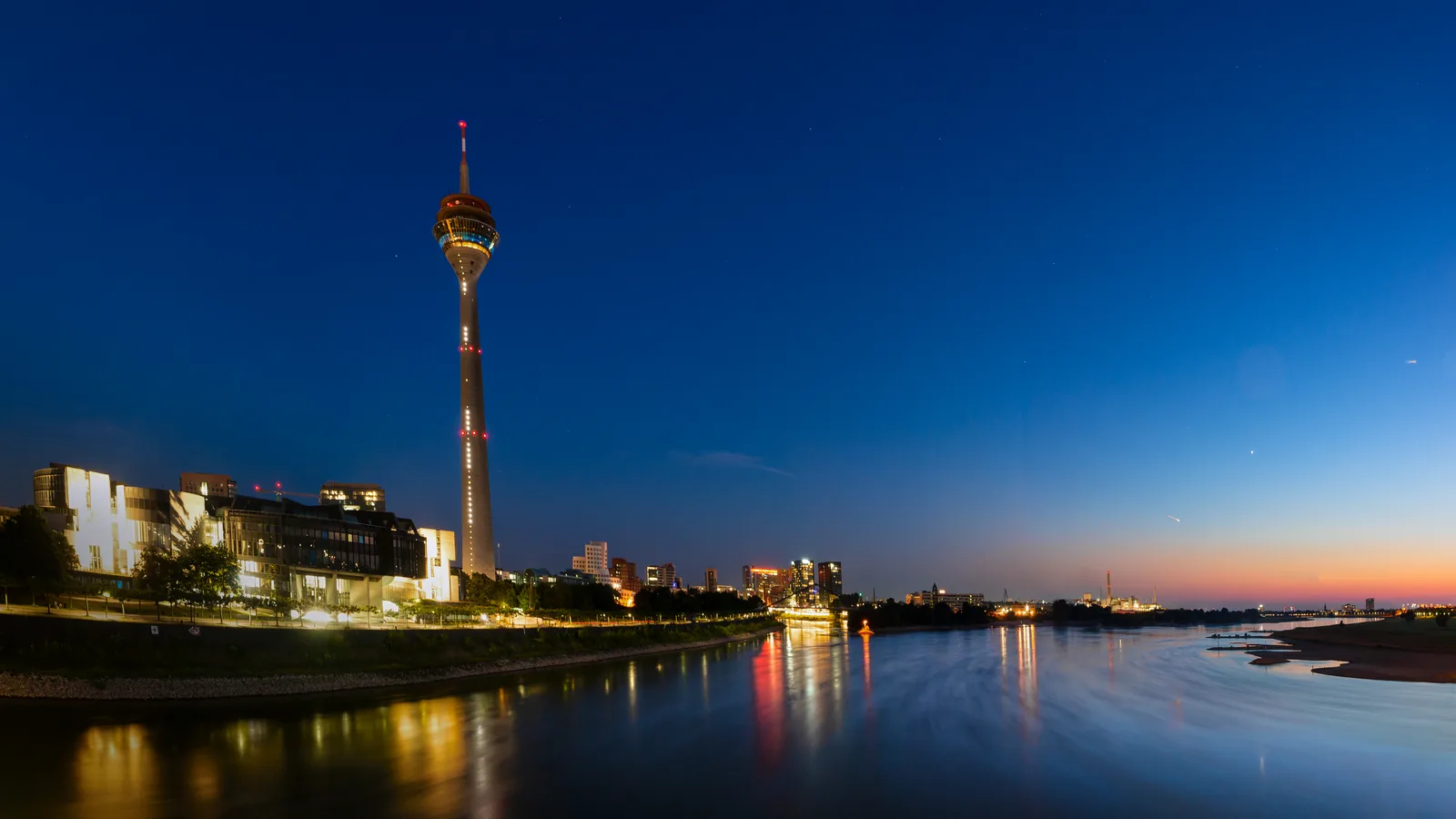 Düsseldorf — Auto transport naar Düsseldorf