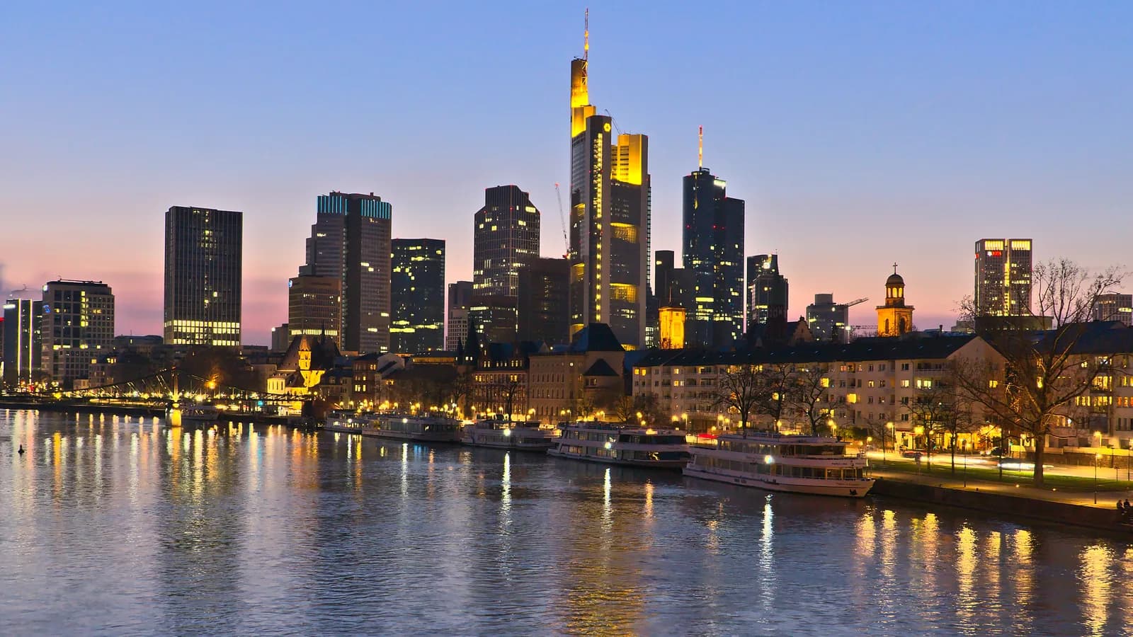 Frankfurt — Auto transport naar Frankfurt