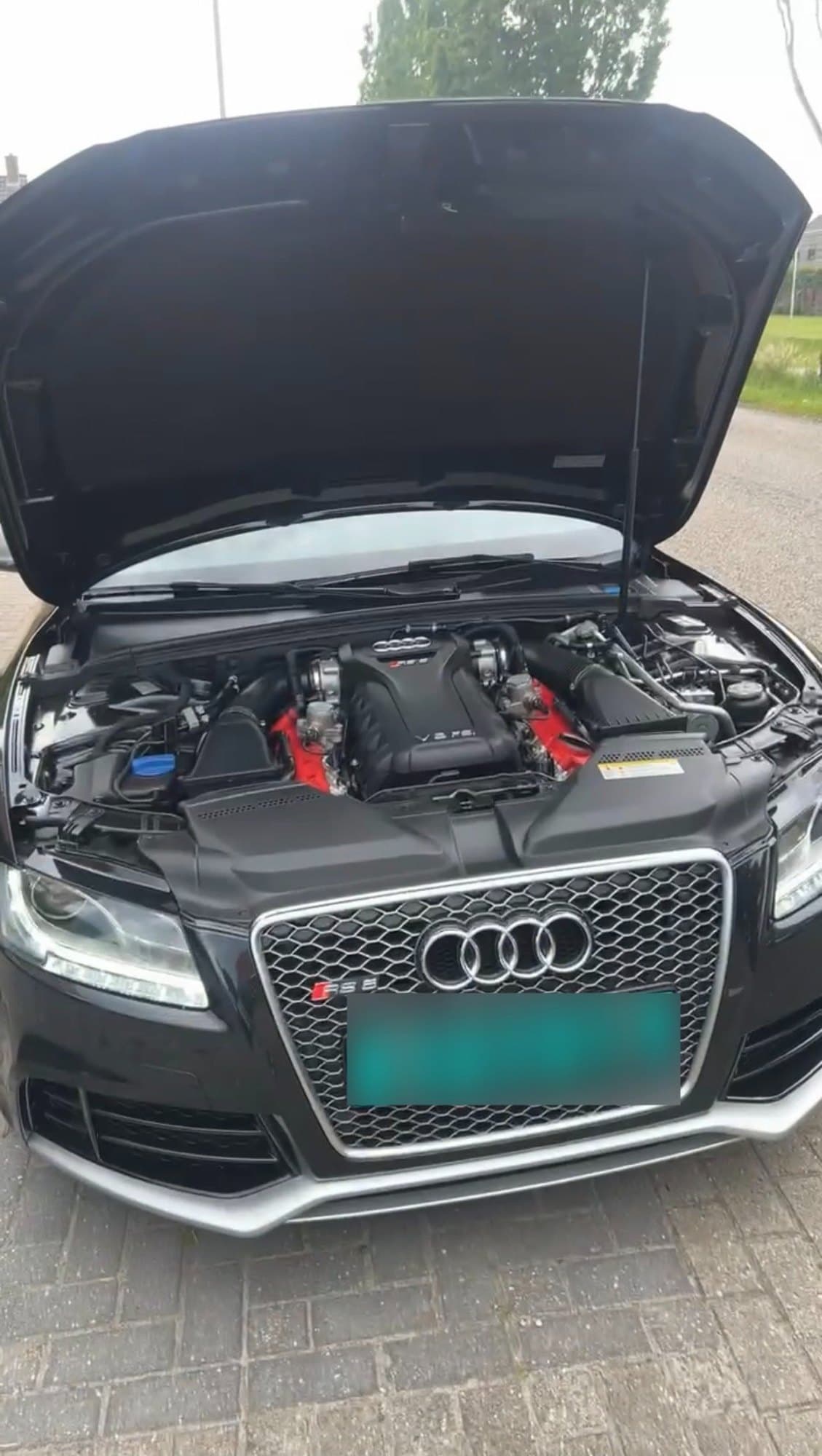 Motorruimte-inspectie van de gesourcte Audi RS5